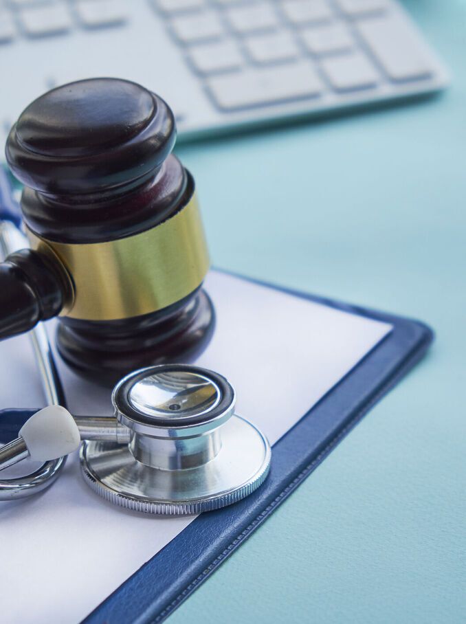 Asesoría jurídica y consultoría estratégica especializada para profesionales e instituciones del sector salud en entornos regulatorios exigentes. whatsapp image 2026 02 23 at 13.44.16